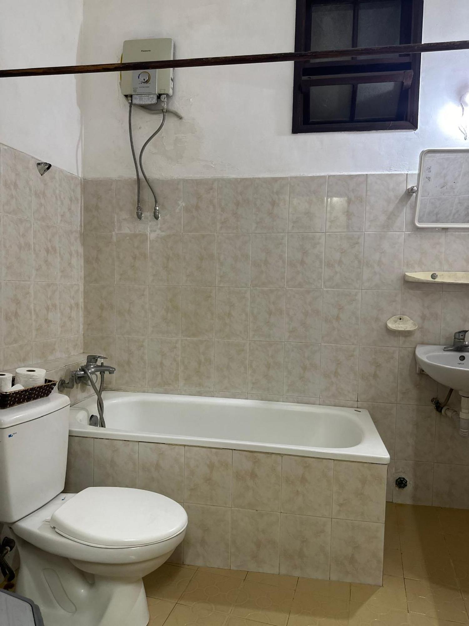 Dong Loi Hotel Hue Exteriör bild