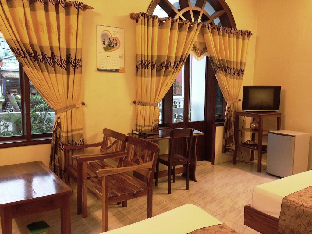 Dong Loi Hotel Hue Exteriör bild
